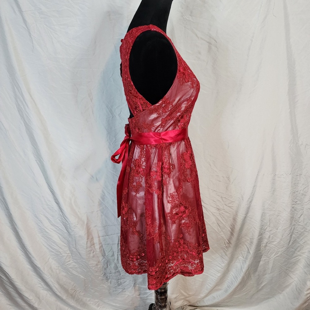 TEEZE ME Size 5 Red Floral Lace Overlay Fit Flare Rockabilly Formal Prom Dress - Picture 3 of 9